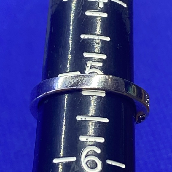 Beautiful Women’s Fashion Ring Size 5 - Picture 6 of 9